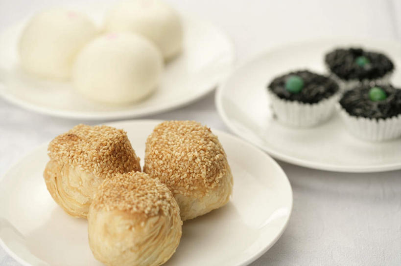 无人,横图,俯视,室内,特写,白天,白色背景,烹饪,中餐,植物,餐具,阴影,朦胧,模糊,反射,碟子,盘,影子,豆类,豆子,豌豆,谷类,谷物,芝麻,料理,食品,包子,糯米,米,球形,大米,荷兰豆,美食,球,食物,盘子,碟,球体,中式,摄影,佳肴,影棚,雪豆,豆沙,豆沙包,麻球,豆科,脂麻,胡麻,白麻,巨胜子,寒豆,毕豆,麻累,国豆,小寒豆,麦豌豆,油麻,江米,煎堆,麻圆,彩图,高角度拍摄,影棚拍摄,拍摄,豆蓉包