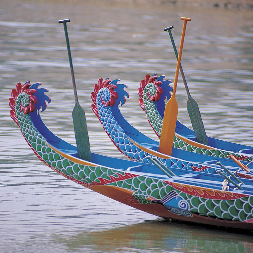 无人,方图,室外,白天,正面,成功,河流,水,船,端午节,节日,朦胧,模糊,庆祝,龙,标志,船桨,文字,字符,字母,河水,水流,木船,文化,标识,交通工具,祈祷,庆典,许愿,宗教,龙舟,信仰,纪念,祈求,祭奠,祭祀,舟,高贵,载具,图腾,传说,阿拉伯文,赛龙舟,祥瑞,灵兽,权势,尊荣,敬拜,阿拉伯语,阿拉伯字母,端阳节,五月节,午日节,幸运,祭司,彩图