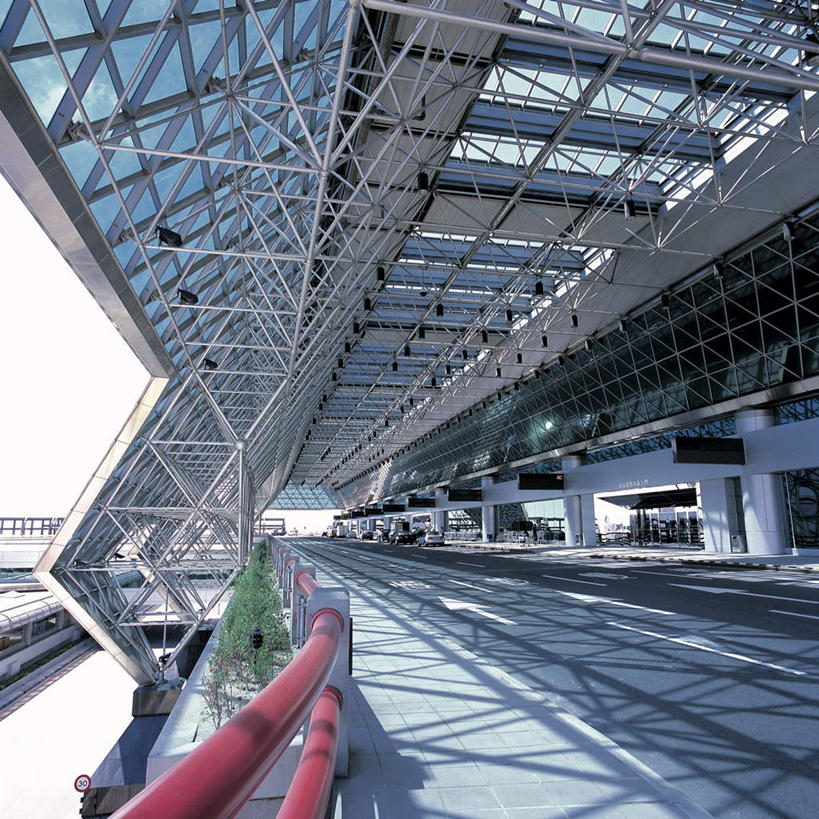 无人,机场,栏杆,方图,室外,白天,正面,旅游,度假,标志建筑,地标,飞机场,建筑,台湾,中国,亚洲,阴影,光线,影子,墙,围栏,走道,走廊,过道,娱乐,建设,护栏,墙壁,墙面,阳光,享受,休闲,旅游胜地,放松,东亚,桃园县,港澳台,中华人民共和国,台湾省,航空站,空港,彩图,大丘园,大园乡,台湾桃园国际机场,桃园,桃园机场,中正国际机场,台