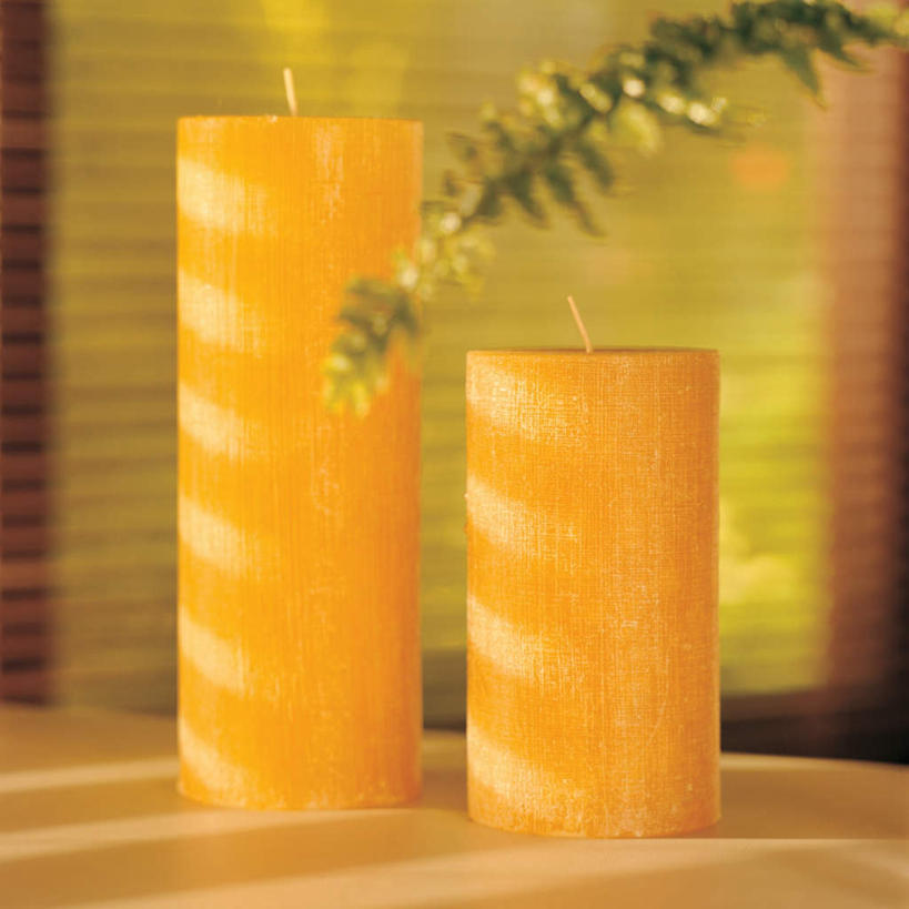 无人,方图,室内,特写,白天,正面,蜡烛,叶子,阴影,朦胧,模糊,反射,影子,绿叶,两个,黄色,香薰,嫩叶,放松,芳香疗法,舒心,舒缓,养颜,减压,烛炬,香薰疗法,叶,叶片,彩图,香薰蜡烛