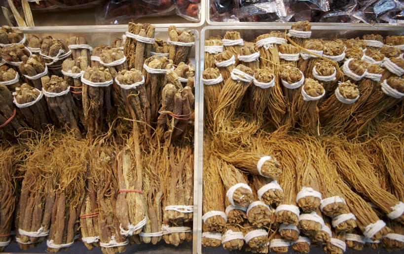 无人,横图,俯视,室内,白天,植物,人参,一堆,许多,堆叠,堆积,褐色,草药,药草,很多,中药,药店,堆,药材,高丽参,中草药,中药材,本草,百尺杵,海腴,皱面还丹,人衔,别直参,朝鲜参,五加科,参,彩图,高角度拍摄