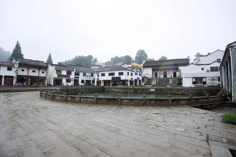 无人,家,横图,室外,白天,正面,旅游,度假,石头,名胜古迹,植物,雾,标志建筑,地标,建筑,九华山,中国,亚洲,朦胧,模糊,遗迹,石子,房屋,屋子,桥,古迹,文物,娱乐,建设,古建筑,石桥,楼房,拱桥,住宅,栈桥,树,树木,绿色,自然,享受,休闲,旅游胜地,放松,拱形,生长,成长,人行桥,石拱桥,迷雾,古文明,东亚,安徽,安徽省,中华人民共和国,华东地区,皖,池州,池州市,石块,大雾,彩图,房子,九子山,陵阳山,青阳县