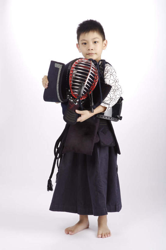 东方人,儿童,一个人,站,竖图,室内,白天,白色背景,正面,锻炼,纯洁,安全,比赛,运动,武术,帽子,亚洲,仅一个男性,仅一个人,握,服装,头盔,防护,注视,黄种人,文化,小孩,衣服,安全帽,观察,看,站着,仅一个小孩,可爱,童年,童趣,握着,摄影,影棚,观看,保护,环境,察看,格斗,剑道,关注,保险,童真,烂漫,无邪,东亚文化,礼法,修行,保全,周全,安稳,安定,一顶,剑术,剑道衣,袴,格斗技,体育剑道,现代剑道,竞技,平安,体育,天真,男孩,男人,男性,亚洲人,孩子,站立,彩图,全身,影棚拍摄,健身,拍摄,男生