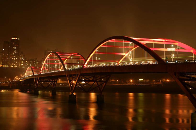 无人,高楼大厦,横图,室外,夜晚,正面,旅游,度假,河流,水,标志建筑,大桥,大厦,地标,建筑,立交桥,摩天大楼,桥梁,夜景,台湾,中国,亚洲,阴影,波纹,光线,影子,河水,水流,高架,斜拉桥,桥,灯光,涟漪,娱乐,建设,倒影,水纹,波浪,享受,休闲,旅游胜地,放松,倒映,东亚,台北,台北101,台北101大楼,港澳台,中华人民共和国,省会,水晕,台北市,台湾省,反照,台北101大厦,台北国际金融中心,信义区,彩图,大楼,高层建筑,高楼,摩天楼,台