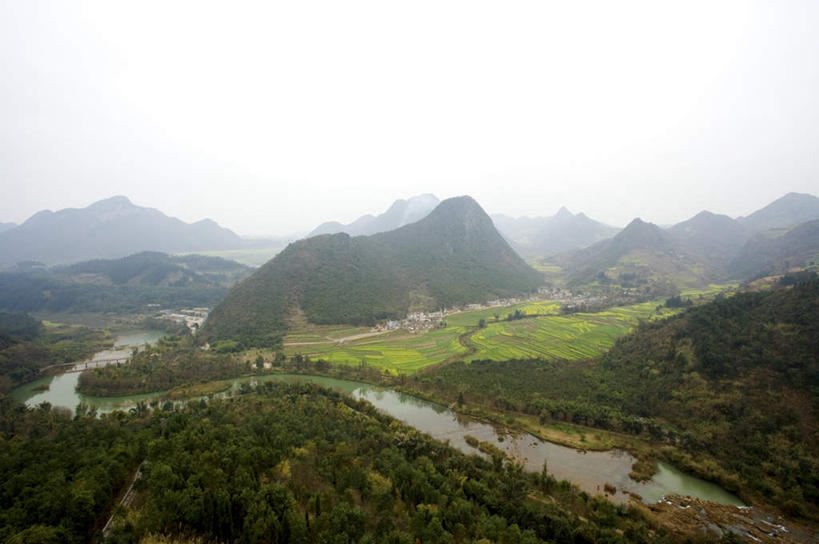 无人,横图,俯视,航拍,室外,白天,旅游,度假,河流,石头,美景,森林,山,山脉,树林,水,植物,中国,亚洲,阴影,光线,石子,影子,河水,景观,山峰,水流,山峦,娱乐,云南,树,树木,蓝色,绿色,蓝天,天空,阳光,自然,群山,天,享受,休闲,景色,放松,生长,晴朗,成长,鸟瞰,自然风光,东亚,罗平,云南省,九龙瀑布,曲靖市,曲靖,罗平县,万里无云,中华人民共和国,西南地区,滇,石块,岩石,晴空,晴空万里,彩图,高角度拍摄