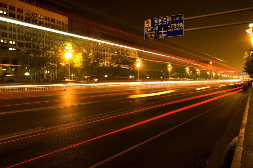 无人,横图,室外,夜晚,正面,长时间曝光,度假,美景,植物,城市风光,城市,路灯,夜景,指示牌,照明,北京,中国,亚洲,阴影,朦胧,模糊,光线,标志,路标,文字,影子,字符,景观,灯光,首都,娱乐,标识,路牌,灯,树,树木,绿色,自然,享受,休闲,汉字,景色,放松,警示,生长,成长,车灯,尾灯,照亮,提醒,照明设备,提示,中文,曝光,长安街,东亚,中华人民共和国,北京市,京,北平,华北地区,国文,华文,彩图,神州第一街