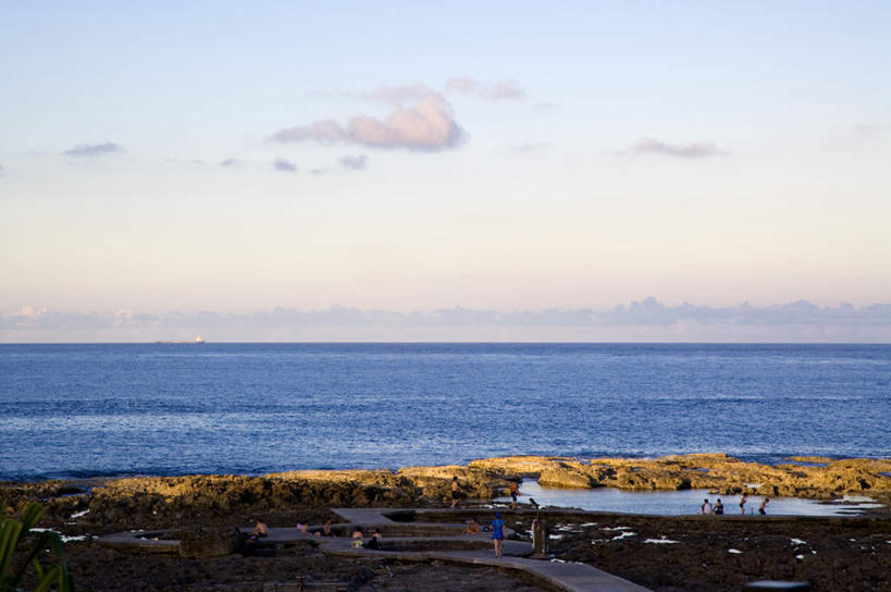 无人,横图,室外,白天,正面,旅游,度假,海浪,海洋,美景,沙滩,温泉,雾,台湾,中国,亚洲,阴影,沸腾,光线,蒸汽,沙子,影子,海岸,景观,浪花,水平线,云,云朵,辽阔,海平线,沙地,水蒸气,雾气,云彩,娱乐,蓝色,白云,蓝天,天空,阳光,自然,海水,天,享受,休闲,广阔,温暖,景色,放松,泉水,温和,晴朗,一望无际,气体,自然风光,绿岛,海景,东亚,台东县,港澳台,中华人民共和国,蒸发,台湾省,无边无际,一马平川,地热,大海,风浪,海,海水的波动,海滩,近岸浪,涌浪,晴空,彩图,火烧岛,绿岛乡,台东,水天相接,水天一线,台