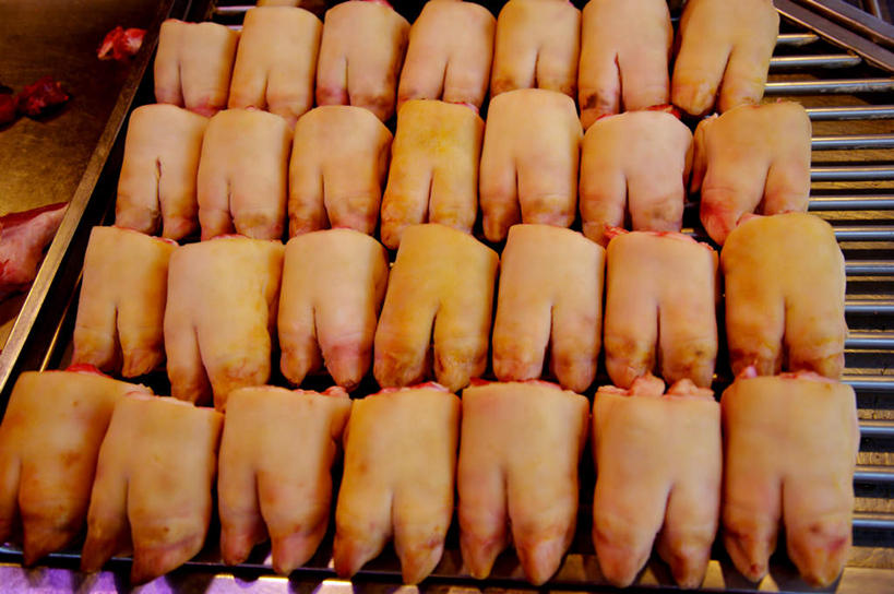 无人,商店,横图,俯视,室内,特写,白天,购物,消费,超市,商场,一排,许多,整齐,并列,并排,肉,很多,猪肉,猪手,猪蹄,猪爪,肉类,排列,金融,百货,队列,平行,选购,贸易,肉食,百货公司,豚肉,血拼,猪脚,彩图,高角度拍摄,购物商场,购物中心,商业中心