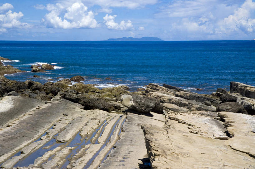 无人,横图,室外,白天,正面,旅游,度假,海浪,海洋,石头,美景,沙滩,台湾,中国,亚洲,阴影,光线,沙子,石子,影子,海岸,景观,浪花,水平线,云,云朵,辽阔,海平线,沙地,云彩,娱乐,蓝色,白云,蓝天,天空,阳光,自然,海水,天,享受,休闲,广阔,景色,放松,晴朗,一望无际,自然风光,海景,东亚,台东县,港澳台,中华人民共和国,台湾省,无边无际,一马平川,大海,风浪,海,海水的波动,海滩,近岸浪,石块,岩石,涌浪,晴空,彩图,台东,水天相接,水天一线,台
