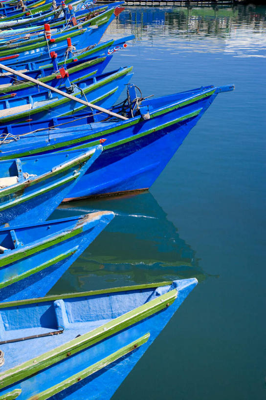 无人,竖图,室外,白天,正面,旅游,度假,海浪,海洋,美景,船,台湾,中国,亚洲,一排,停靠,阴影,整齐,光线,影子,景观,浪花,木船,娱乐,排列,阳光,自然,海水,交通工具,享受,休闲,景色,放松,舟,队列,停泊,自然风光,载具,海景,东亚,台东县,港澳台,中华人民共和国,台湾省,大海,风浪,海,海水的波动,近岸浪,涌浪,彩图,富冈渔港,台东,台