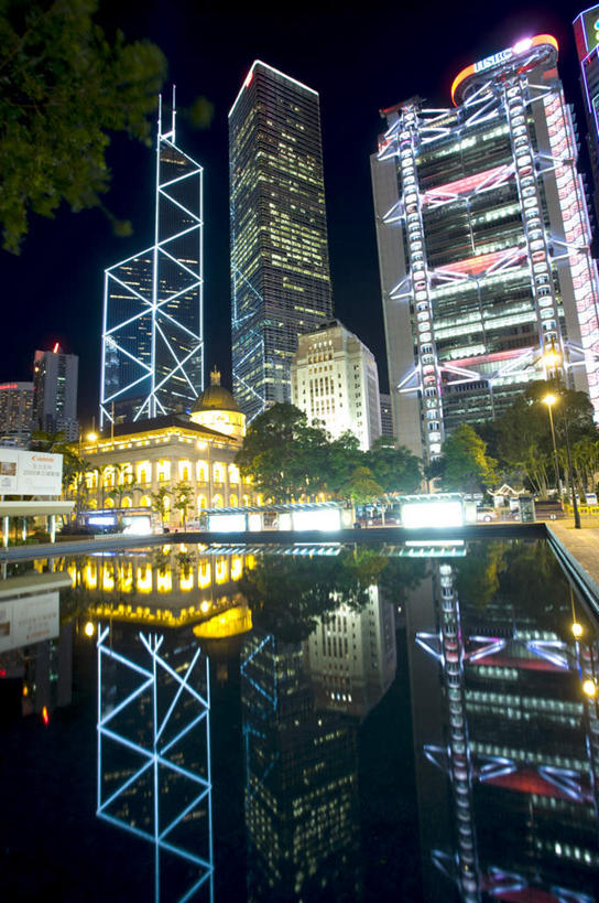 无人,家,高楼大厦,竖图,彩色,室外,白天,仰视,度假,办公楼,海浪,海洋,美景,植物,城市风光,城市,大厦,建筑,摩天大楼,霓虹灯,写字楼,香港,中国,亚洲,阴影,光线,影子,房屋,屋子,景观,浪花,公寓,灯光,七彩,娱乐,光源,洋房,楼房,霓虹,住宅,灯,树,树木,中环,绿色,倒影,自然,海水,楼宇,享受,休闲,商务楼,景色,放松,生长,成长,港,倒映,照明设备,海景,东亚,皇后像广场,香港岛,香港特别行政区,港澳台,中华人民共和国,氖灯,反照,港岛,中西区,大海,风浪,海,海水的波动,近岸浪,涌浪,彩图,低角度拍摄,房子,大楼,高层建筑,高楼,摩天楼