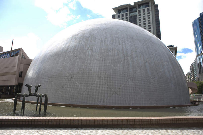 无人,高楼大厦,横图,室外,白天,仰视,度假,办公楼,美景,城市风光,城市,大厦,建筑,摩天大楼,写字楼,香港,中国,亚洲,阴影,光线,影子,景观,云,云朵,云彩,娱乐,蓝色,白云,蓝天,天空,阳光,楼宇,天,享受,休闲,商务楼,景色,放松,晴朗,港,东亚,九龙,尖沙咀,香港特别行政区,港澳台,中华人民共和国,九龙半岛,油尖旺区,晴空,彩图,低角度拍摄,大楼,高层建筑,高楼,摩天楼,太空馆,香港太空馆