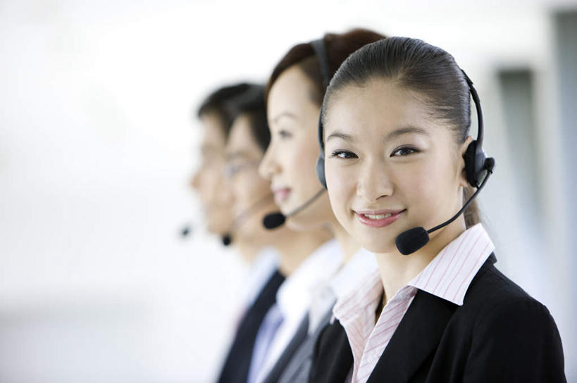 东方人,四个人,同事,商务人士,商务男性,商务女性,站,笑,微笑,露齿笑,横图,室内,白天,侧面,衬衫,通讯,成功,合作,团队,集体,信心,客服,亚洲,一排,套装,朦胧,模糊,整齐,信息,话务员,扭头,注视,黄种人,队伍,排列,耳机,耳麦,话筒,观察,看,站着,转头,服务,通信,观看,协调,察看,麦克风,领导,头戴式耳麦,成就,队列,关注,销售,商务装,合伙,领袖,工薪阶层,客服人员,电话销售,接待员,男人,男性,年轻男性,年轻女性,女人,女性,亚洲人,白领,接线员,上班族,站立,半身,彩图,衬衣,头戴式耳机