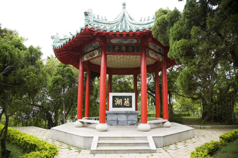 无人,横图,室外,白天,正面,旅游,度假,草地,草坪,石头,植物,楼梯,标志建筑,地标,建筑,台湾,中国,亚洲,标志,石子,瓦片,文字,字符,阶梯,亭子,瓦,娱乐,标识,建设,台阶,草,树,树木,绿色,自然,享受,休闲,汉字,旅游胜地,放松,建造,生长,成长,中文,东亚,屋瓦,港澳台,中华人民共和国,国文,华文,台湾省,石块,彩图,金门,金门县,台