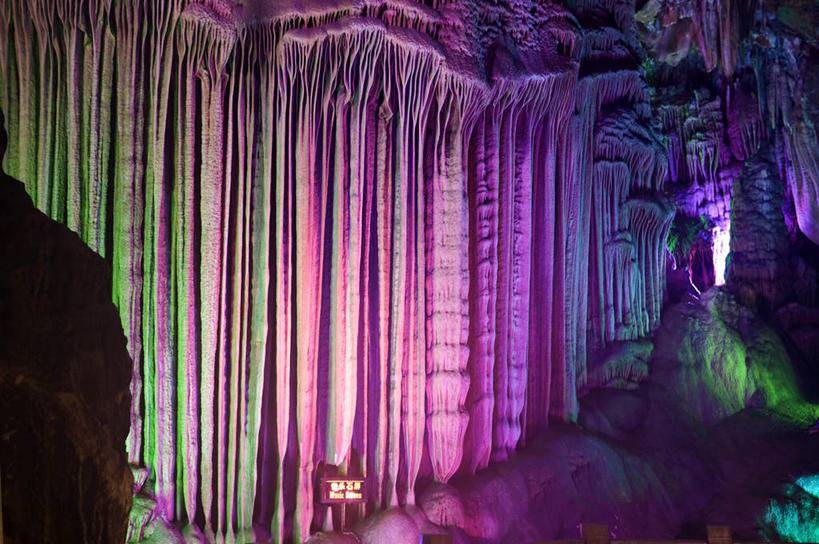 无人,横图,彩色,室内,白天,正面,旅游,度假,石头,美景,山,山脉,霓虹灯,桂林,中国,亚洲,阴影,光线,影子,景观,山峰,灯光,七彩,山峦,娱乐,光源,霓虹,灯,自然,群山,享受,休闲,景色,放松,洞穴,广西,照明设备,自然风光,东亚,钟乳石,石钟乳,广西壮族自治区,中华人民共和国,桂林市,桂,华南地区,氖灯,洞窟,窟窿,石块,岩石,彩图,荔浦,荔浦县,银子岩
