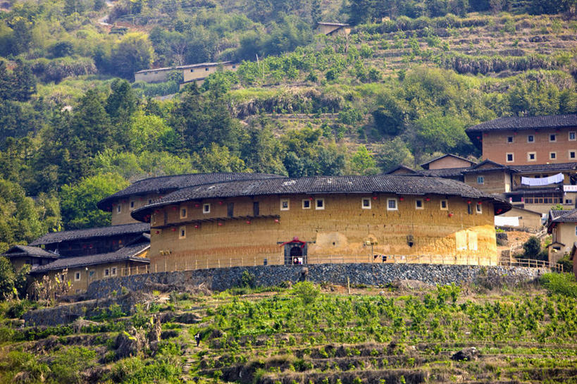 无人,家,横图,俯视,航拍,室外,白天,旅游,度假,名胜古迹,树林,植物,标志建筑,地标,建筑,中国,亚洲,遗迹,房屋,屋子,建筑群,古迹,文物,娱乐,建设,古建筑,楼房,住宅,树,树木,绿色,自然,享受,休闲,旅游胜地,放松,生长,成长,鸟瞰,福建,古文明,东亚,土楼,福建省,南靖县,中华人民共和国,华东地区,闽,漳州,漳州市,彩图,高角度拍摄,房子,福建土楼,客家土楼,客家土围楼,兰水县,圆形围屋