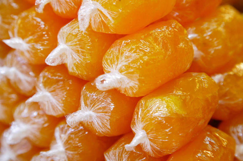 无人,横图,俯视,室内,特写,白天,一堆,许多,阴影,堆叠,堆积,朦胧,模糊,反射,包装,包装纸,影子,纸,食品,糖,糖果,甜点,甜品,纸张,食物,甜食,堆,包装材料,硬糖,甘蔗糖,糯米纸,彩图,高角度拍摄