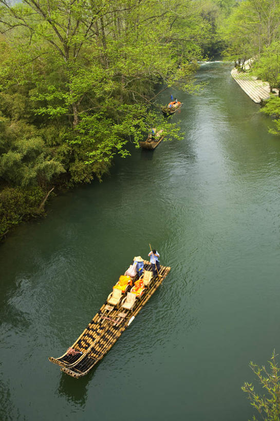 无人,竖图,俯视,室外,白天,旅游,度假,河流,美景,树林,水,植物,船,武夷山,中国,亚洲,一艘,河水,景观,水流,木船,娱乐,树,树木,绿色,自然,交通工具,享受,休闲,景色,放松,生长,成长,舟,自然风光,载具,福建,东亚,福建省,中华人民共和国,华东地区,闽,彩图,高角度拍摄,碧水丹山,福建第一名山,奇秀甲东南,武夷山市
