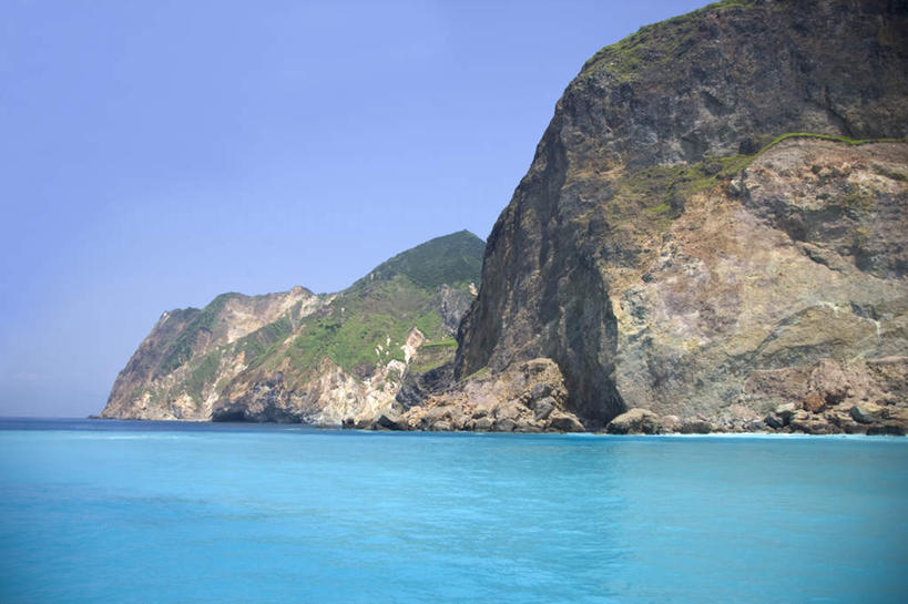 无人,横图,室外,白天,正面,旅游,度假,海浪,海洋,美景,山,山脉,树林,植物,台湾,中国,亚洲,阴影,光线,影子,景观,浪花,山峰,山峦,娱乐,树,树木,蓝色,绿色,蓝天,天空,阳光,自然,海水,群山,天,享受,休闲,景色,放松,生长,晴朗,成长,自然风光,海景,东亚,龟山岛,万里无云,火山岛,港澳台,中华人民共和国,台湾省,大海,风浪,海,海水的波动,近岸浪,涌浪,晴空,晴空万里,彩图,宜兰县,台