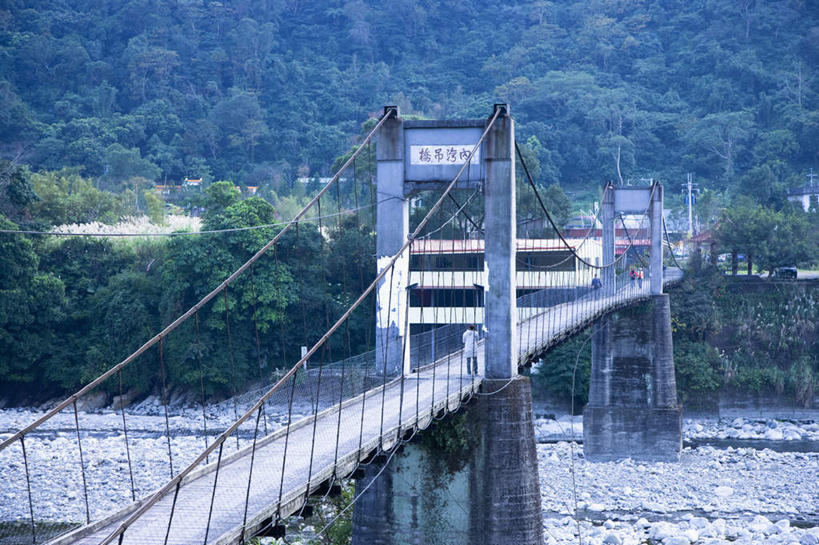 无人,横图,室外,白天,正面,旅游,度假,河流,美景,森林,山,山脉,树林,水,植物,标志建筑,地标,建筑,台湾,中国,亚洲,河水,景观,山峰,水流,建筑群,桥,山峦,娱乐,建设,树,树木,绿色,自然,群山,享受,休闲,景色,放松,吊桥,生长,成长,人行桥,悬索桥,自然风光,吊杆,东亚,港澳台,中华人民共和国,台湾省,新竹,新竹市,锚锭,悬索,彩图,台