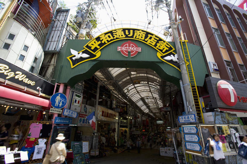 无人,商店,横图,室外,白天,仰视,购物,度假,消费,美景,城市风光,超市,城市,商场,指示牌,日本,亚洲,日文,标志,文字,字符,景观,娱乐,标识,冲绳,那霸,享受,休闲,景色,放松,金融,百货,冲绳县,选购,贸易,百货公司,东亚,琉球群岛,日本国,九州地方,日语,血拼,县厅,那霸市,彩图,低角度拍摄,购物商场,购物中心,商业中心