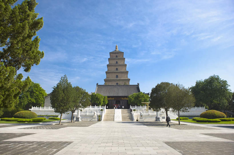 无人,寺庙,栏杆,横图,室外,白天,正面,旅游,度假,名胜古迹,植物,楼梯,标志建筑,地标,建筑,大雁塔,西安,中国,亚洲,阴影,遗迹,光线,扶手,影子,阶梯,云,云朵,塔,云彩,古迹,文物,娱乐,建设,古建筑,宝塔,护栏,台阶,树,树木,蓝色,绿色,白云,蓝天,天空,阳光,自然,庙宇,天,享受,休闲,旅游胜地,放松,生长,晴朗,成长,古文明,东亚,陕西,陕西省,西安市,中华人民共和国,省会,西北地区,陕,浮图,浮屠,曲江新区,晴空,彩图,庙,寺,大慈恩寺塔