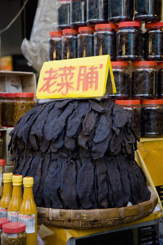 点心,无人,交叉,竖图,室外,特写,白天,正面,竹子,萝卜,白萝卜,阴影,竹制,编织,反射,标志,篮子,文字,影子,字符,食品,甜点,甜品,标识,小吃,货架,架子,食物,糕点,竹篮,甜食,汉字,竹条,交织,竹制品,中文,陈列架,萝卜干,国文,华文,超市货架,穿插,莱菔,彩图