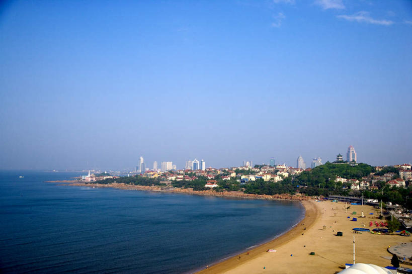 无人,家,横图,室外,白天,正面,度假,草地,草坪,海浪,海洋,美景,沙滩,植物,城市风光,城市,青岛,中国,亚洲,许多,阴影,光线,沙子,影子,房屋,屋子,海岸,景观,浪花,云,云朵,沙地,云彩,娱乐,山东,楼房,住宅,草,树,树木,排列,蓝色,绿色,白云,蓝天,天空,阳光,自然,海水,天,享受,休闲,景色,放松,生长,晴朗,成长,海景,东亚,山东省,中华人民共和国,华东地区,鲁,青岛市,摆列,大海,风浪,海,海水的波动,海滩,近岸浪,涌浪,晴空,彩图,房子,小青岛,青岛湾景区,青岛湾,青岛第一海水浴场,汇泉湾,汇泉角,汇泉海水浴场,第一海水浴场,布列,分列