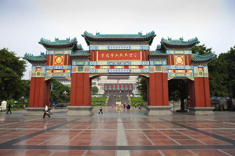 东方人,高楼大厦,站,横图,室外,白天,正面,旅游,度假,植物,标志建筑,大厦,地标,建筑,摩天大楼,重庆,中国,亚洲,行人,游客,游人,阴影,服装,光线,瓷砖,地砖,影子,云,云朵,地面,许多人,云彩,注视,休闲装,黄种人,娱乐,建设,路人,旅客,树,树木,衣服,蓝色,绿色,白云,蓝天,天空,阳光,自然,天,观察,看,站着,一群人,享受,休闲,休闲服,旅游胜地,放松,服饰,生长,晴朗,成长,观看,察看,关注,东亚,重庆市人民大礼堂,渝中区,中华人民共和国,西南地区,重庆市,渝,过客,男人,男性,女人,女性,中年男性,中年女性,亚洲人,晴空,站立,彩图,全身,大楼,高层建筑,高楼,摩天楼