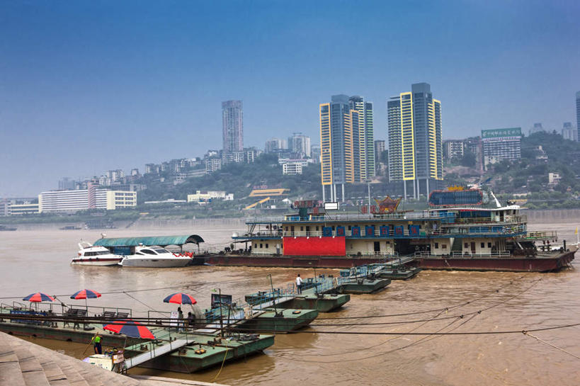 无人,高楼大厦,码头,横图,室外,白天,正面,度假,美景,植物,城市风光,城市,大厦,港口,建筑,轮船,摩天大楼,船,重庆,中国,亚洲,阴影,光线,伞,影子,雨伞,遮阳伞,景观,建筑群,娱乐,阳伞,建设,树,树木,蓝色,绿色,蓝天,天空,阳光,自然,交通工具,天,享受,休闲,景色,放松,生长,晴朗,成长,太阳伞,载具,长江,东亚,万里无云,朝天门码头,嘉陵江,中华人民共和国,西南地区,重庆市,渝,晴空,晴空万里,彩图,摆渡口,埠头,大楼,渡口,渡头,港湾,高层建筑,高楼,海港,货运码头,口岸,摩天楼,商港