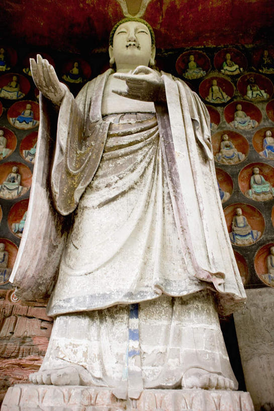 东方人,一个人,无人,站,捧,竖图,室外,白天,仰视,旅游,度假,名胜古迹,标志建筑,地标,建筑,雕塑,重庆,中国,亚洲,仅一个男性,仅一个人,仅一个中年男性,遗迹,艺术,装饰,雕刻,雕像,墙,注视,黄种人,古迹,文物,娱乐,建设,古建筑,石雕,墙壁,墙面,工艺品,观察,看,站着,享受,休闲,旅游胜地,放松,观看,纪念,美术,察看,关注,主题,陈列,古文明,东亚,大足县,宝顶山,中华人民共和国,西南地区,功能,美学,重庆市,渝,宝顶山摩崖石刻,大足,大足区,男人,男性,中年男性,亚洲人,端,端着,捧着,手捧,站立,彩图,低角度拍摄,全身