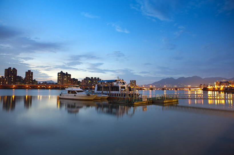 无人,高楼大厦,码头,横图,室外,白天,正面,度假,河流,美景,日落,水,城市风光,城市,大厦,港口,建筑,轮船,摩天大楼,船,台湾,中国,亚洲,停靠,阴影,波纹,光线,影子,河水,景观,水流,晚霞,霞光,落日,灯光,涟漪,娱乐,倒影,水纹,黄昏,交通工具,波浪,享受,休闲,景色,彩霞,放松,倒映,停泊,载具,东亚,游艇码头,台北,港澳台,中华人民共和国,省会,水晕,台北市,台湾省,夕照,反照,夕阳,彩图,摆渡口,埠头,大楼,渡口,渡头,港湾,高层建筑,高楼,海港,口岸,摩天楼,淡水河,大稻埕码头,斜阳,台