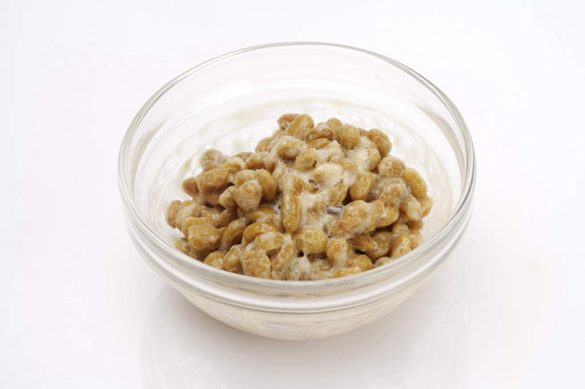 无人,横图,俯视,室内,特写,白天,白色背景,餐桌,桌子,大豆,蔬菜,玻璃,一堆,许多,阴影,堆叠,堆积,新鲜,反射,影子,食品,很多,饮食,玻璃制品,食物,一个,容器,碗,健康,摄影,有机食品,绿色食品,影棚,单个,餐台,储藏,堆,纳豆,豆制品,储存,发酵,酱豆,彩图,高角度拍摄,影棚拍摄,拍摄,贮存