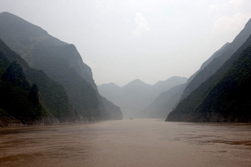无人,横图,室外,白天,正面,旅游,度假,河流,石头,美景,山,山脉,水,植物,长江三峡,重庆,中国,亚洲,阴影,波纹,光线,石子,影子,河水,景观,山峰,水流,涟漪,山峦,娱乐,树,树木,蓝色,绿色,倒影,蓝天,水纹,天空,阳光,自然,波浪,群山,天,享受,休闲,景色,放松,生长,晴朗,成长,倒映,自然风光,长江,东亚,湖北,湖北省,万里无云,中华人民共和国,水晕,西南地区,重庆市,渝,奉节县,巫山县,华中地区,鄂,宜昌,宜昌市,恩施,恩施州,恩施土家族苗族自治州,反照,巴东县,母亲河,石块,岩石,晴空,晴空万里,彩图,白帝城,南津关,秭归,秭归县