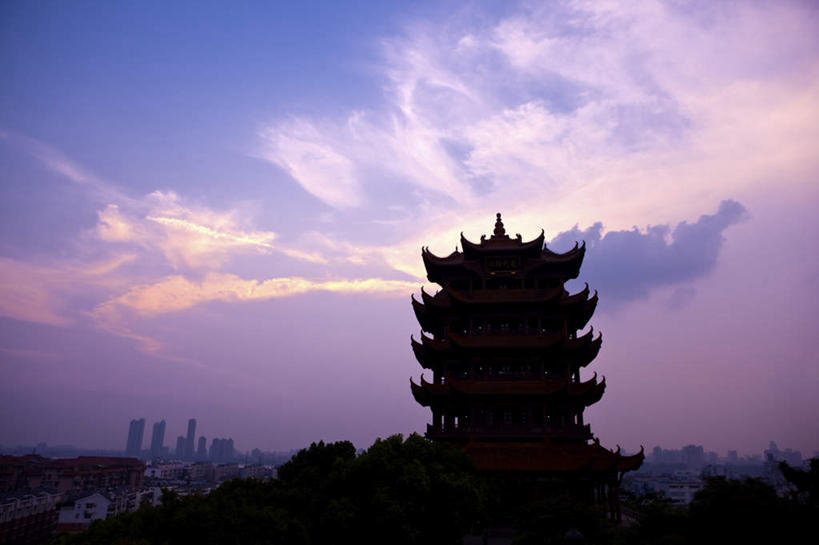 无人,寺庙,横图,室外,白天,仰视,旅游,度假,名胜古迹,日落,植物,标志建筑,地标,建筑,武汉,中国,亚洲,遗迹,晚霞,霞光,落日,塔,背光,古迹,文物,娱乐,建设,古建筑,宝塔,树,树木,绿色,自然,黄昏,庙宇,享受,休闲,旅游胜地,彩霞,放松,生长,成长,逆光,古文明,东亚,湖北,湖北省,黄鹤楼,武昌区,武汉市,武昌,中华人民共和国,省会,华中地区,鄂,夕照,浮图,浮屠,夕阳,彩图,低角度拍摄,庙,寺,黄鹄山,蛇山,斜阳