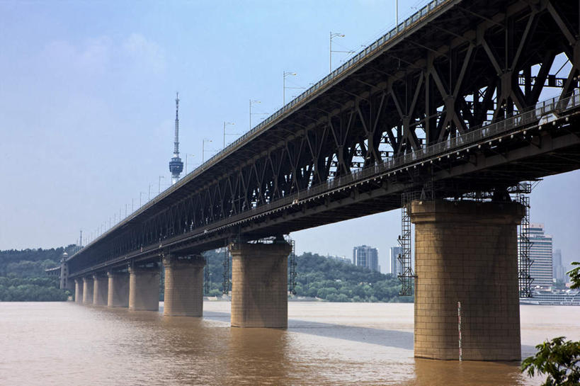 无人,横图,室外,白天,仰视,旅游,度假,河流,水,植物,标志建筑,大桥,地标,建筑,立交桥,桥梁,武汉,中国,亚洲,阴影,波纹,光线,影子,河水,水流,高架,斜拉桥,桥,涟漪,娱乐,建设,树,树木,蓝色,绿色,倒影,蓝天,水纹,天空,阳光,自然,波浪,天,享受,休闲,旅游胜地,放松,生长,晴朗,成长,倒映,东亚,湖北,湖北省,武昌区,武汉市,武昌,万里无云,武汉长江大桥,汉阳,中华人民共和国,省会,水晕,华中地区,鄂,反照,晴空,晴空万里,彩图,低角度拍摄,龟山,汉阳区,黄鹄山,蛇山