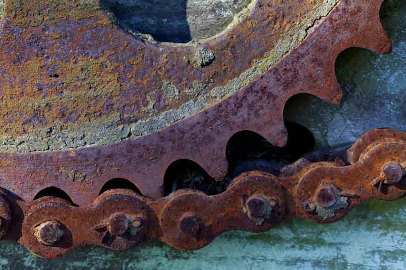 无人,横图,室外,特写,白天,正面,零件,齿轮,静物,废弃,连接,组合,生锈,机械,链接,腐蚀,侵蚀,五金,紧固,拼接,拼凑,拼合,凑集,聚合,撮合,链结,牢固,腐化,废除,锈迹斑斑,彩图