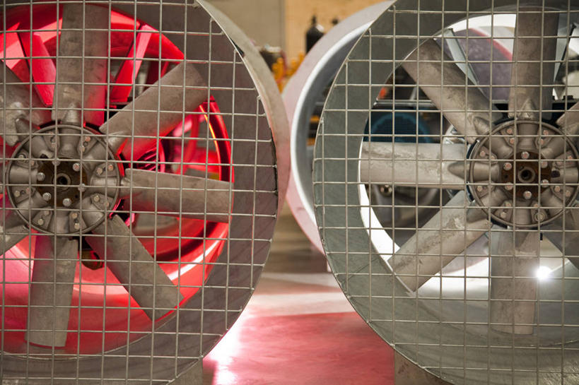 无人,横图,室内,特写,白天,正面,静物,金属制品,金属,圆形,图形,圆,风扇,铁丝网,几何,电风扇,电扇,数学,铁蒺藜,彩图,几何图形,平面图形