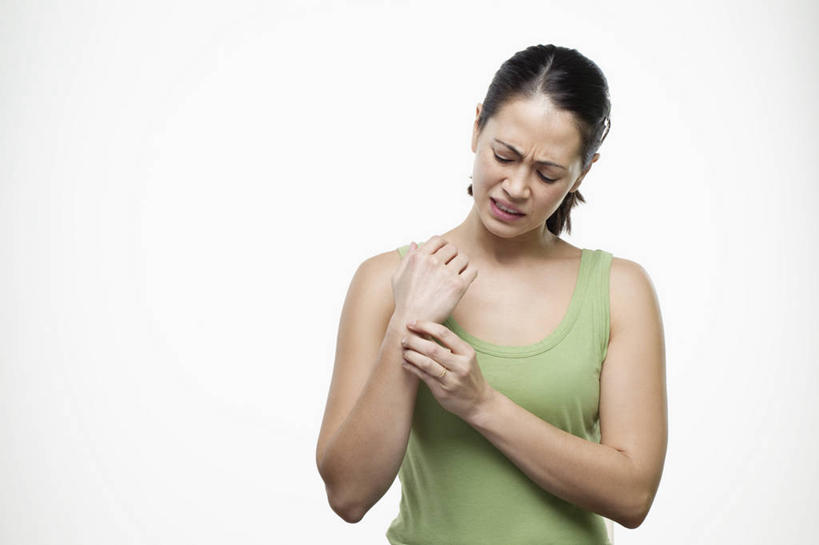 东方人,一个人,站,举,闭眼,摸,横图,室内,白天,白色背景,正面,亚洲,仅一个年轻女性,仅一个女性,仅一个人,抚摸,服装,背心,黄种人,衣服,绿色,低头,托,站着,疲倦,摄影,服饰,影棚,疲劳,疲惫,衣着,穿着,失落,痛,疼,疲乏,衣饰,年轻女性,女人,女性,亚洲人,闭眼睛,闭着眼,闭着眼睛,触摸,接触,举起,举手,举着,向上举,向上伸,向上托,站立,半身,彩图,影棚拍摄,拍摄