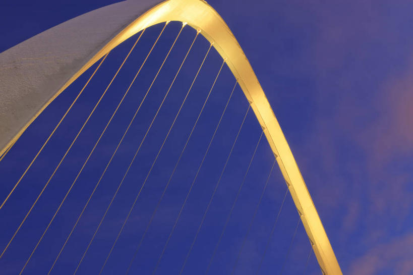 无人,横图,室外,特写,白天,仰视,旅游,度假,日落,标志建筑,地标,建筑,英国,欧洲,晚霞,霞光,落日,娱乐,建设,英格兰,黄昏,绳子,享受,休闲,旅游胜地,彩霞,放松,绳索,西欧,大不列颠,大不列颠及北爱尔兰联合王国,大不列颠联合王国,日不落英帝国,夕照,英吉利,薄暮,盖茨黑德,盖茨亥德千禧桥,盖茨黑德千禧桥,夕阳,彩图,低角度拍摄,傍晚,泰恩,威尔郡,斜阳