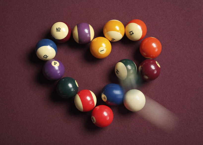 无人,横图,俯视,室内,特写,白天,爱情,台球,静物,撞球,爱心,朦胧,模糊,球杆,浪漫,运动器械,彩球,温暖,温馨,心形,健身器械,恩爱,转动,滚动,碰撞,和睦,台球桌,健身器材,斯诺克,斯诺克球,斯诺克台球,桌球,心型,彩图,高角度拍摄,融洽,运动器材