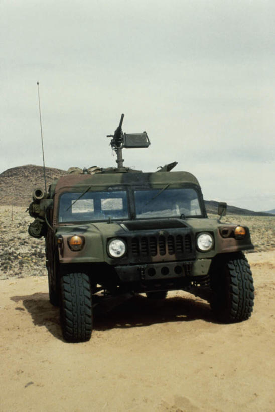 无人,竖图,室外,白天,正面,安全,石头,沙漠,山,山脉,卡车,汽车,照明,美国,阴影,光线,石子,影子,山顶,山峰,云,云朵,防护,山峦,云彩,车,灯,蓝色,白云,蓝天,天空,阳光,灯具,交通工具,群山,天,晴朗,保护,照亮,北美,北美洲,照明设备,载具,美洲,保险,陆军,美军,沉积岩,前照灯,前大灯,车前灯,北亚美利加洲,亚美利加洲,保全,周全,安稳,安定,颠峰,极峰,水成岩,平安,大漠,砂漠,石块,岩石,晴空,彩图,汽车保险杠,保险杠