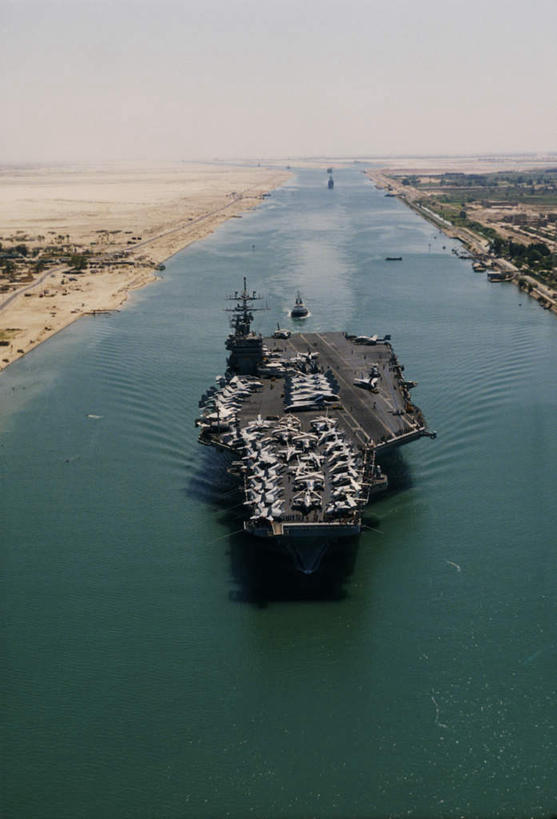 无人,竖图,俯视,室外,白天,海浪,海洋,沙滩,船,美国,阴影,光线,沙子,影子,地平线,海岸,浪花,辽阔,地面,沙地,蓝色,蓝天,天空,阳光,海水,天,广阔,军舰,晴朗,一望无际,甲板,北美,北美洲,延伸,航母,美洲,海军,海景,战舰,航空母舰,美军,飞行甲板,艾森豪威尔号航空母舰,军用战舰,战船,万里无云,天地相交,北亚美利加洲,亚美利加洲,空母,载机巡洋舰,无边无际,一马平川,大海,风浪,海,海水的波动,海滩,近岸浪,涌浪,晴空,晴空万里,彩图,高角度拍摄