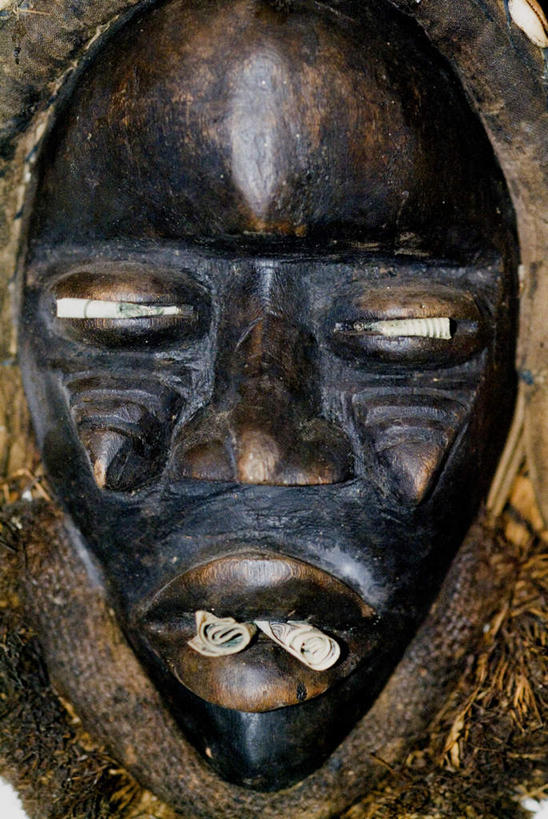 脸,头,脸颊,无人,闭眼,竖图,室内,白天,正面,钱,美元,许多,阴影,反射,钱币,人偶,玩偶,影子,美金,钞票,金融,纸币,经济,诅咒,美圆,流通,纸钞,贸易,巫毒娃娃,邪恶,巫术,巫毒人偶,巫术娃娃,货币,现金,头部,脸部,脸蛋,面部,闭眼睛,闭着眼,闭着眼睛,半身,彩图