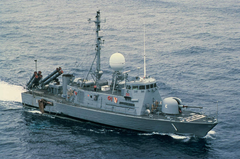 无人,横图,俯视,室外,白天,海浪,海洋,船,一艘,波纹,飞溅,溅,液体,浪花,水滴,涟漪,水珠,水纹,海水,船尾波,波浪,军舰,喷洒,海景,战舰,军用战舰,战船,水晕,大海,风浪,海,海水的波动,近岸浪,涌浪,彩图,高角度拍摄