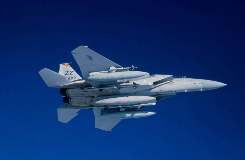 无人,横图,室外,白天,仰视,飞机,美国,飞翔,阴影,飞行,光线,影子,翱翔,飞,蓝色,蓝天,天空,阳光,天,空军,一架,晴朗,战斗机,北美,北美洲,美洲,军用机,美军,军用战斗机,麦克唐纳.道格拉斯,鹰式战斗机,万里无云,F-15鹰式战斗机,北亚美利加洲,亚美利加洲,晴空,晴空万里,彩图,低角度拍摄