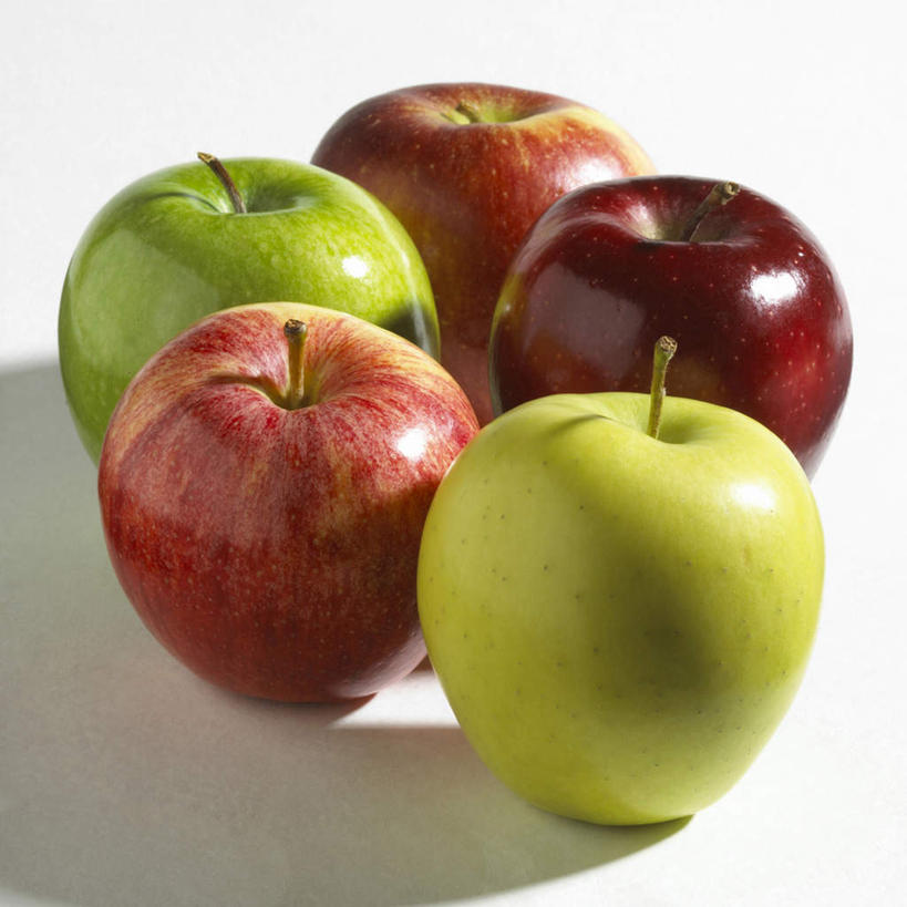 无人,方图,俯视,室内,特写,白天,白色背景,餐桌,桌子,苹果,水果,五个,一排,许多,阴影,新鲜,整齐,反射,影子,生食,食品,果实,蛇果,食物,排列,青苹果,摄影,有机食品,绿色食品,影棚,餐台,队列,布瑞本苹果,黄香蕉,黄元帅,金冠苹果,金帅,红元帅,嘎啦,嘎啦果,嘎啦苹果,彩图,高角度拍摄,影棚拍摄,拍摄