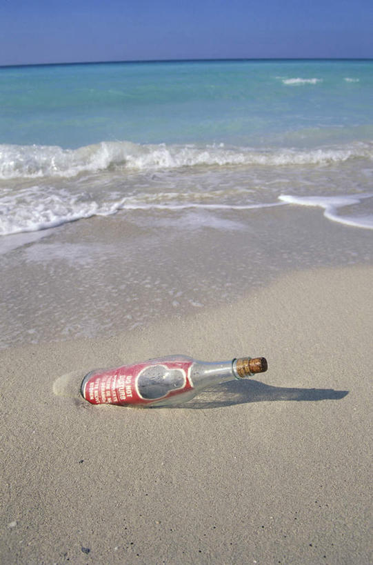 无人,竖图,室外,白天,正面,神秘,海浪,海洋,美景,沙滩,阴影,光线,沙子,影子,海岸,景观,浪花,漂流瓶,艺术品,沙地,装饰品,一个,蓝色,蓝天,天空,阳光,自然,海水,天,祈祷,惊喜,景色,许愿,期待,晴朗,单个,祈求,自然风光,海景,万里无云,许愿瓶,偶然,大海,风浪,海,海水的波动,海滩,近岸浪,涌浪,晴空,晴空万里,彩图