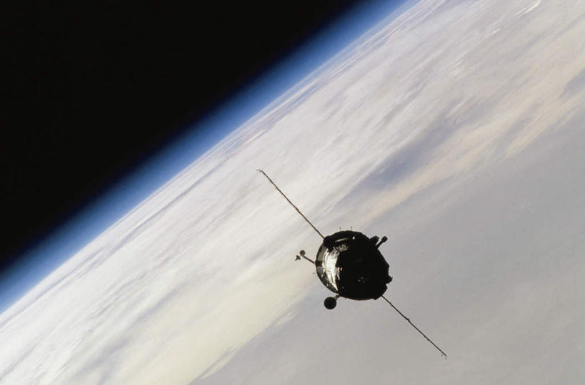 无人,横图,室外,夜晚,正面,探险,神秘,航天,宇宙,科技,海洋,黑色背景,科学,太空,世界地图,地球,陆地,云,云朵,全球,云彩,白云,自然,探索,运输,地理,国家,发现,大陆,天体,世界,载具,航天飞机,天文学,外太空,太空穿梭机,太空梭,载人航天器,彩图,大洋,大洲