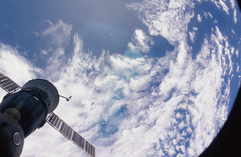 无人,横图,室外,夜晚,正面,探险,神秘,卫星,航天,宇宙,科技,海洋,一艘,科学,太空,世界地图,地球,陆地,云,云朵,全球,云彩,白云,自然,探索,运输,地理,国家,发现,大陆,天体,世界,载具,天文学,外太空,彩图,大洋,大洲